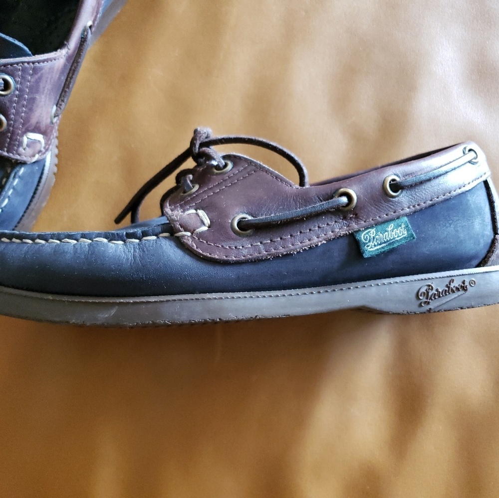 CLOST CLEANOUT Dooney & Bourke leather deck shoes